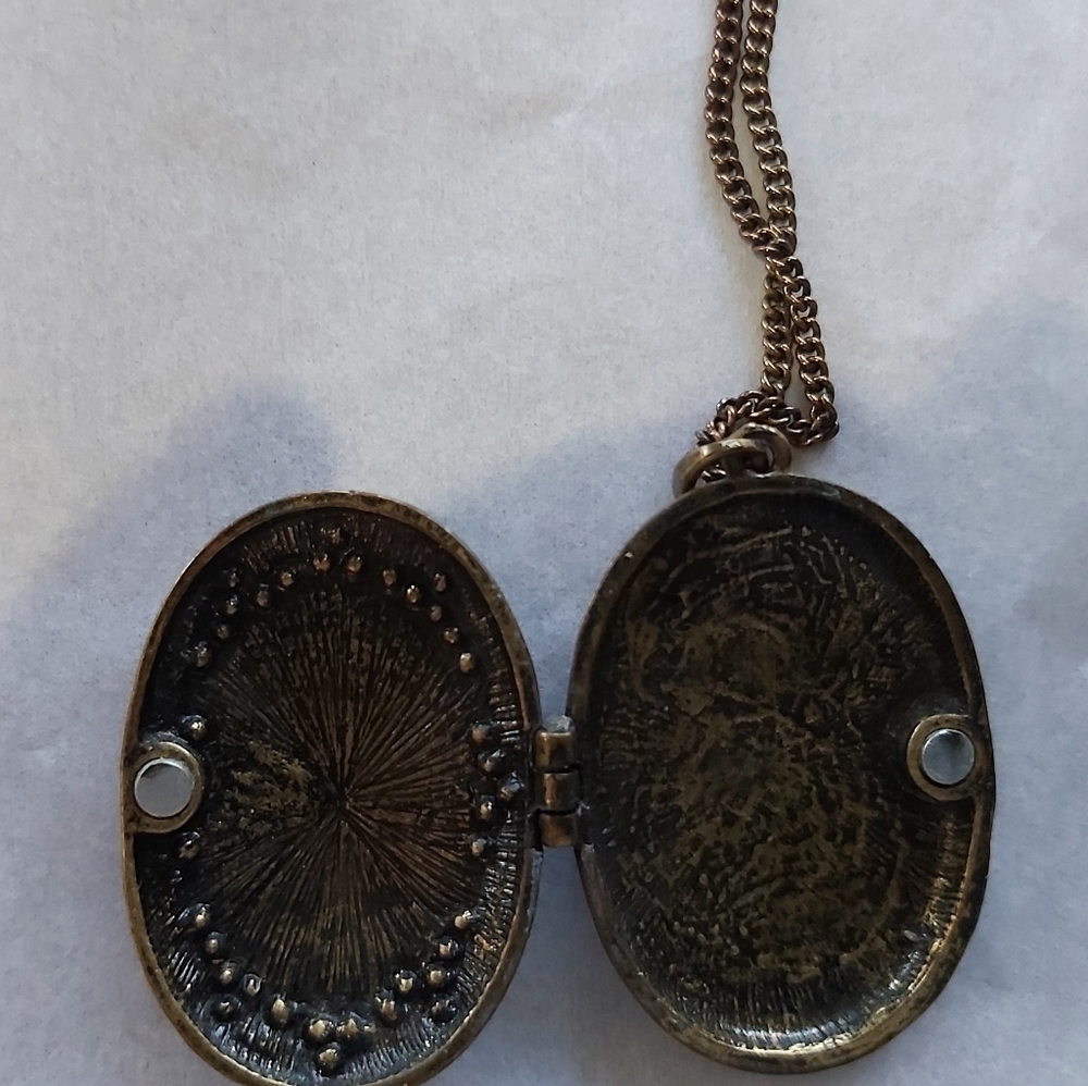 Necklace&Locket/B1 - Picture 2 of 8